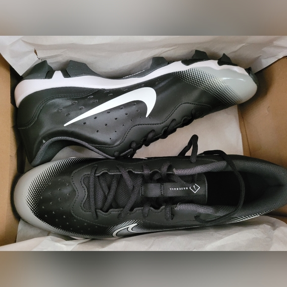 NIKE CLEATS SHOES - Picture 2 of 4